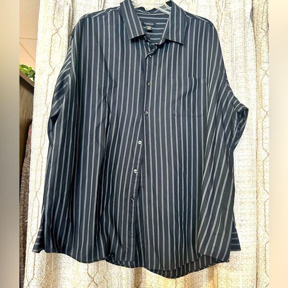 Other - Van Heusen xxl black strip mens button up